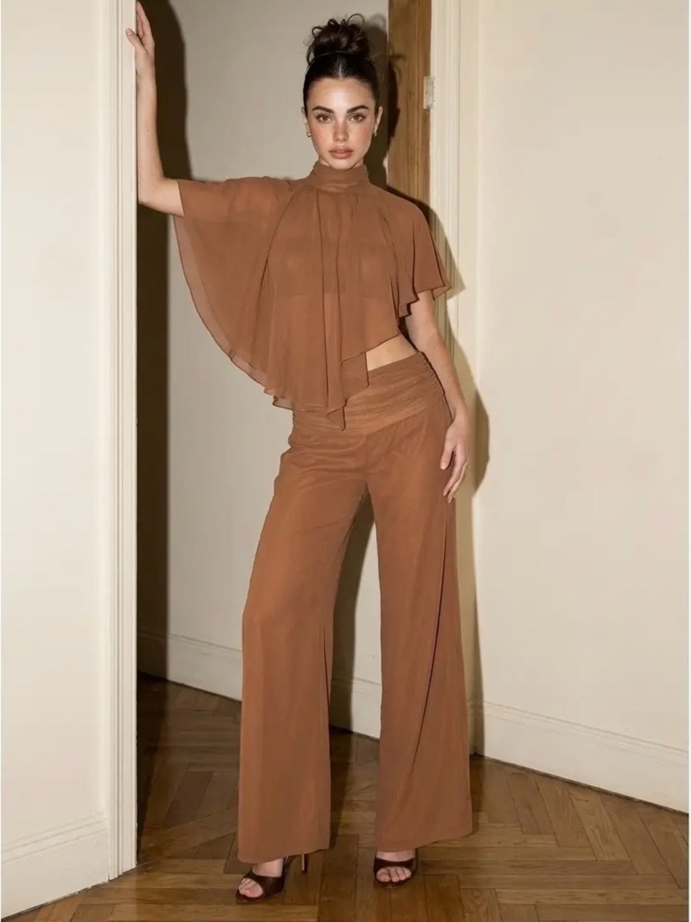 A744. 3 Piece Set Wide-Leg High-Waist Pants, Bra Top and Cape